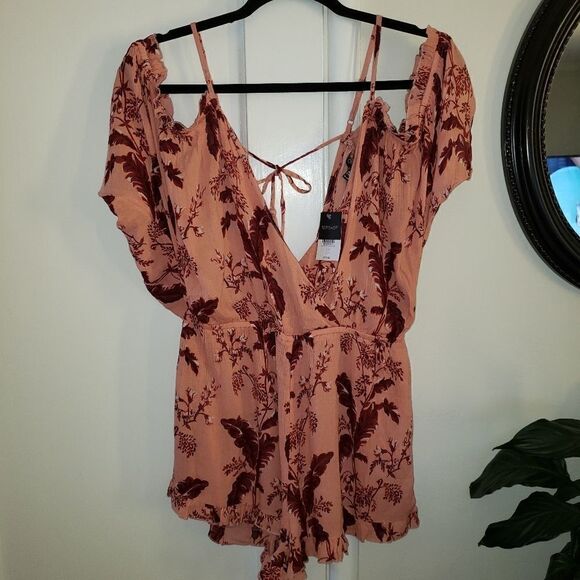 TOPSHOP Floral Cold Shoulder Romper - Picture 3 of 10